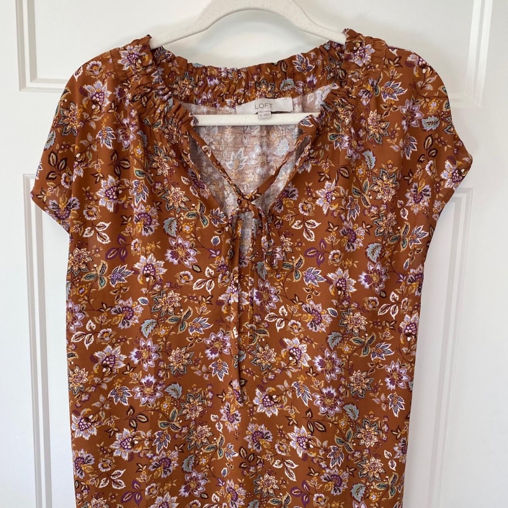 Loft Golden Brown Cap Sleeve Blouse – Size M – Feminine & Flattering!